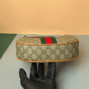 B32