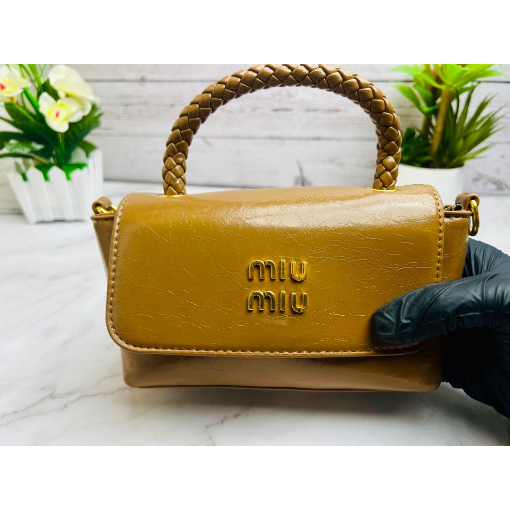 M01